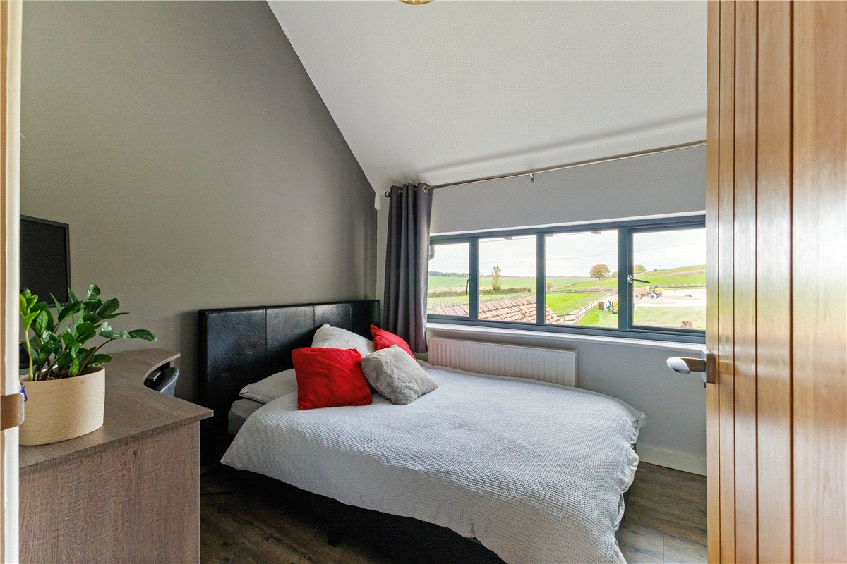 4 bedroom House, Russley Park, Baydon, SN8 - Available, Image 10