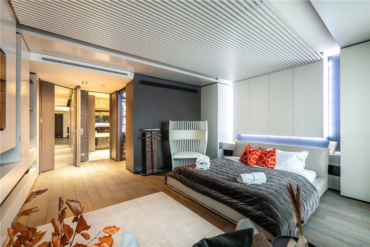 4 bedroom Flat, North Row, Mayfair, W1K - Available, Image 18