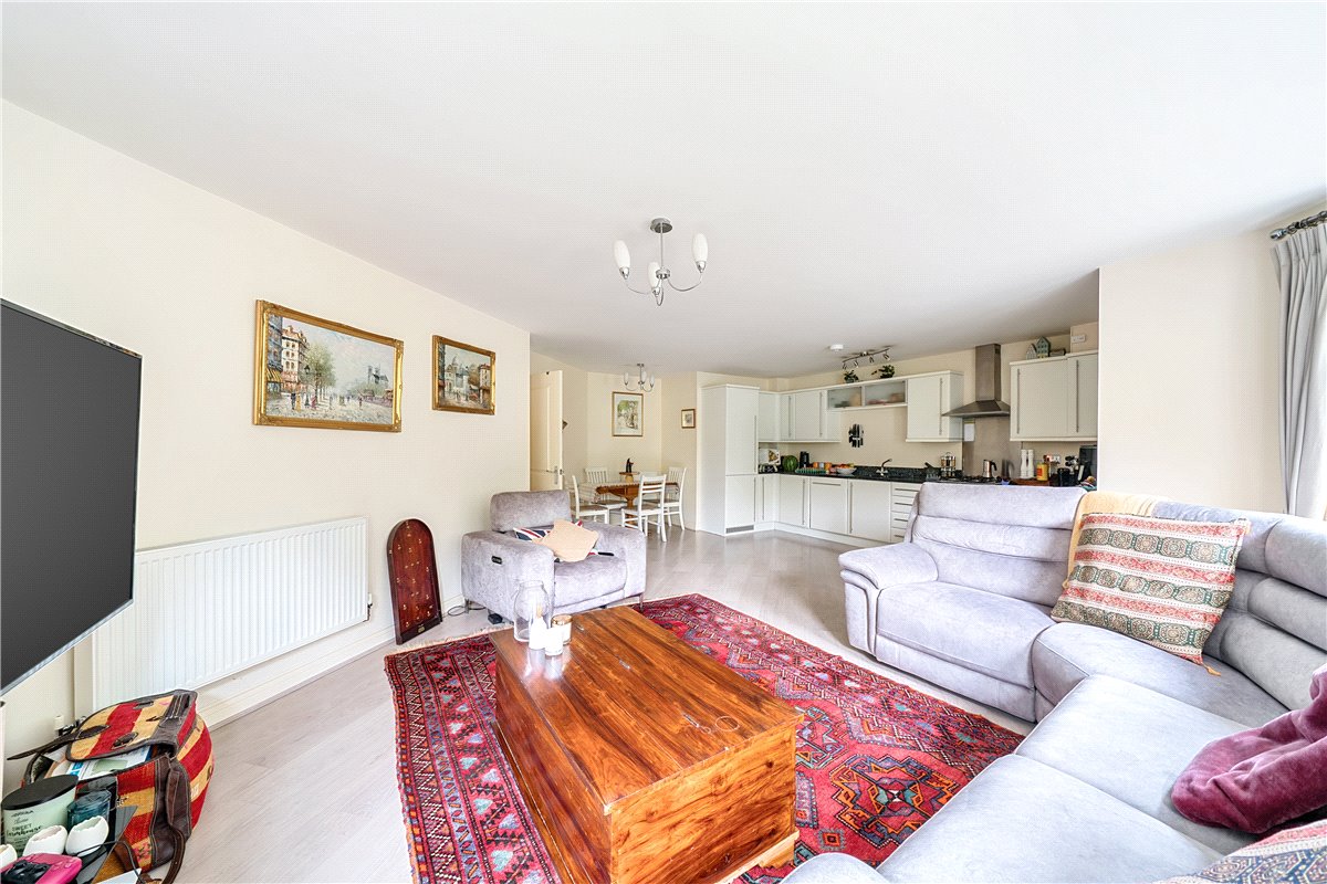 2 bedroom Flat, Winton Close, Winchester, SO22 - Sold STC, Image 1