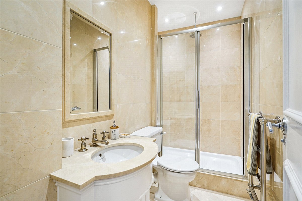 3 bedroom Flat, Grosvenor Square, Mayfair, W1K - Available, Image 2