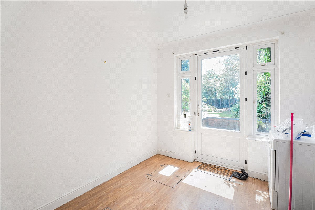 2 bedroom Bungalow, Herlwyn Avenue, Ruislip, HA4 - Available, Image 4