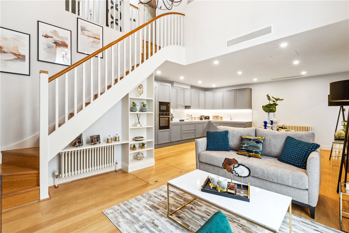 2 bedroom Maisonette, Woods Mews, Mayfair, W1K - Available