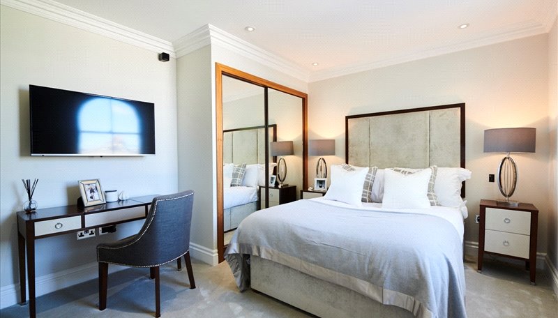 2 bedroom Flat, Kensington Gardens Square, London, W2 - Available, Image 2