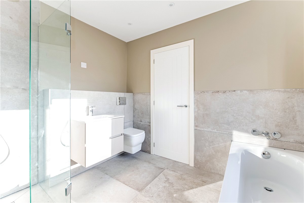 3 bedroom Flat, Farne House, 12 Crewe Street, NE68 - Available, Image 9