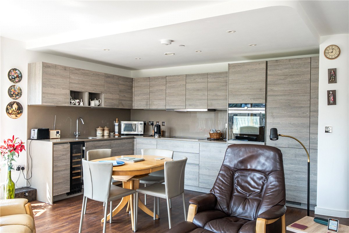 2 bedroom Flat, Victoria Bridge Road, Bath, BA2 - Available, Image 1