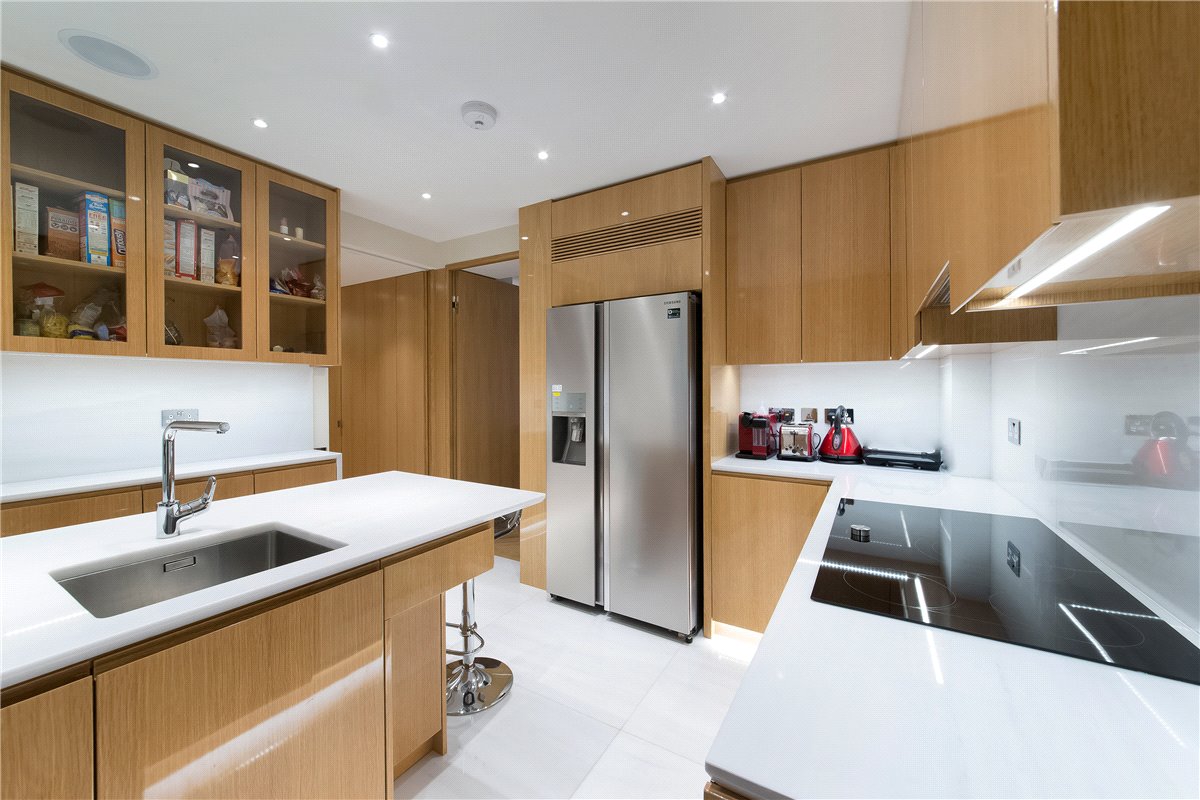 3 bedroom Flat, Upper Grosvenor Street, Mayfair, W1K - Available, Image 9