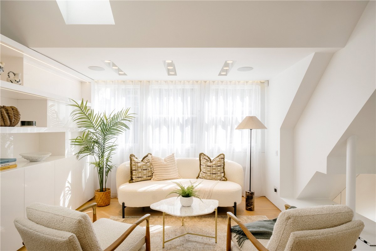 3 bedroom House, Bourdon Street, Mayfair, W1K - Available, Image 2