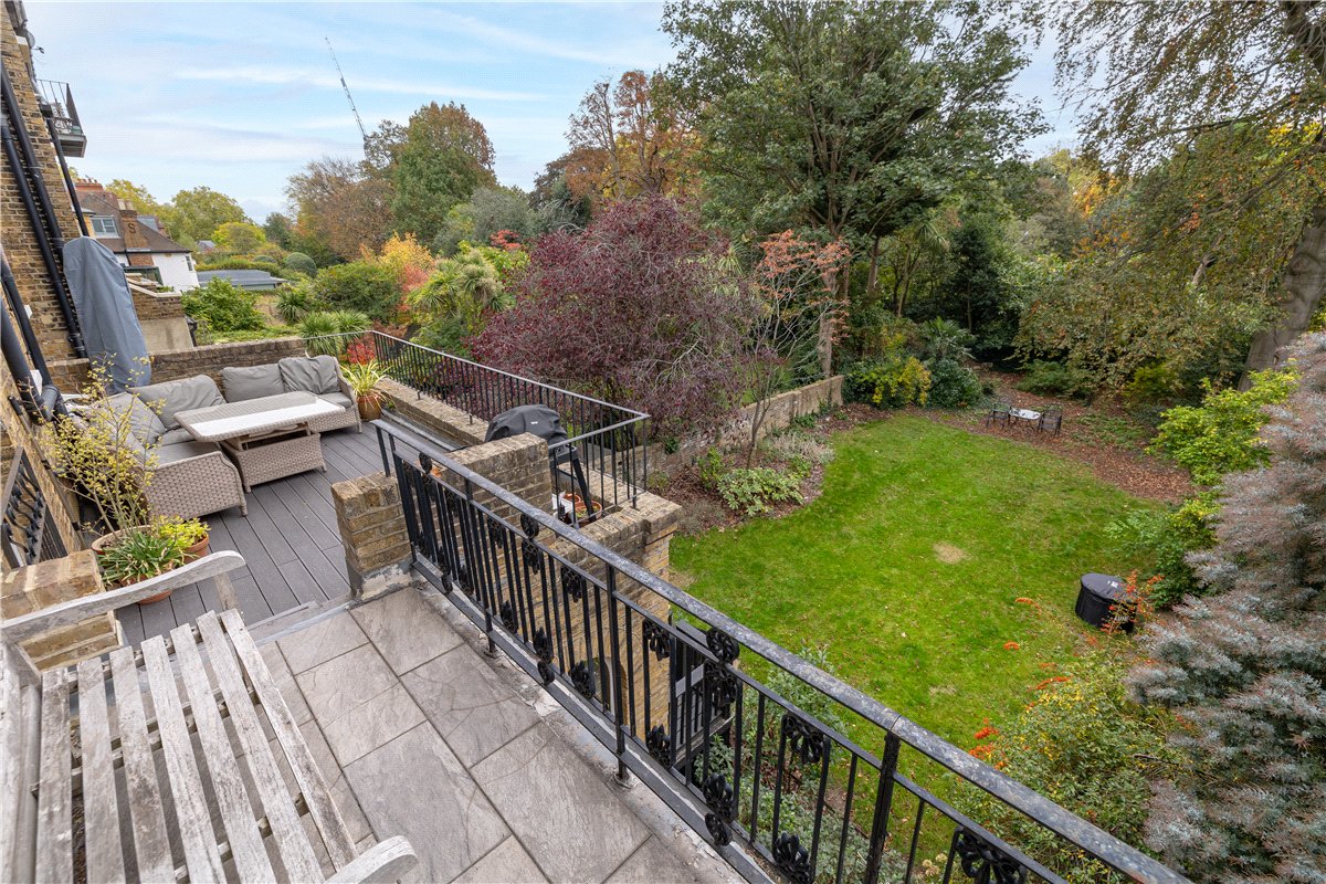 2 bedroom Flat, North Side  Wandsworth Common, London, SW18 - Sold STC, Image 4
