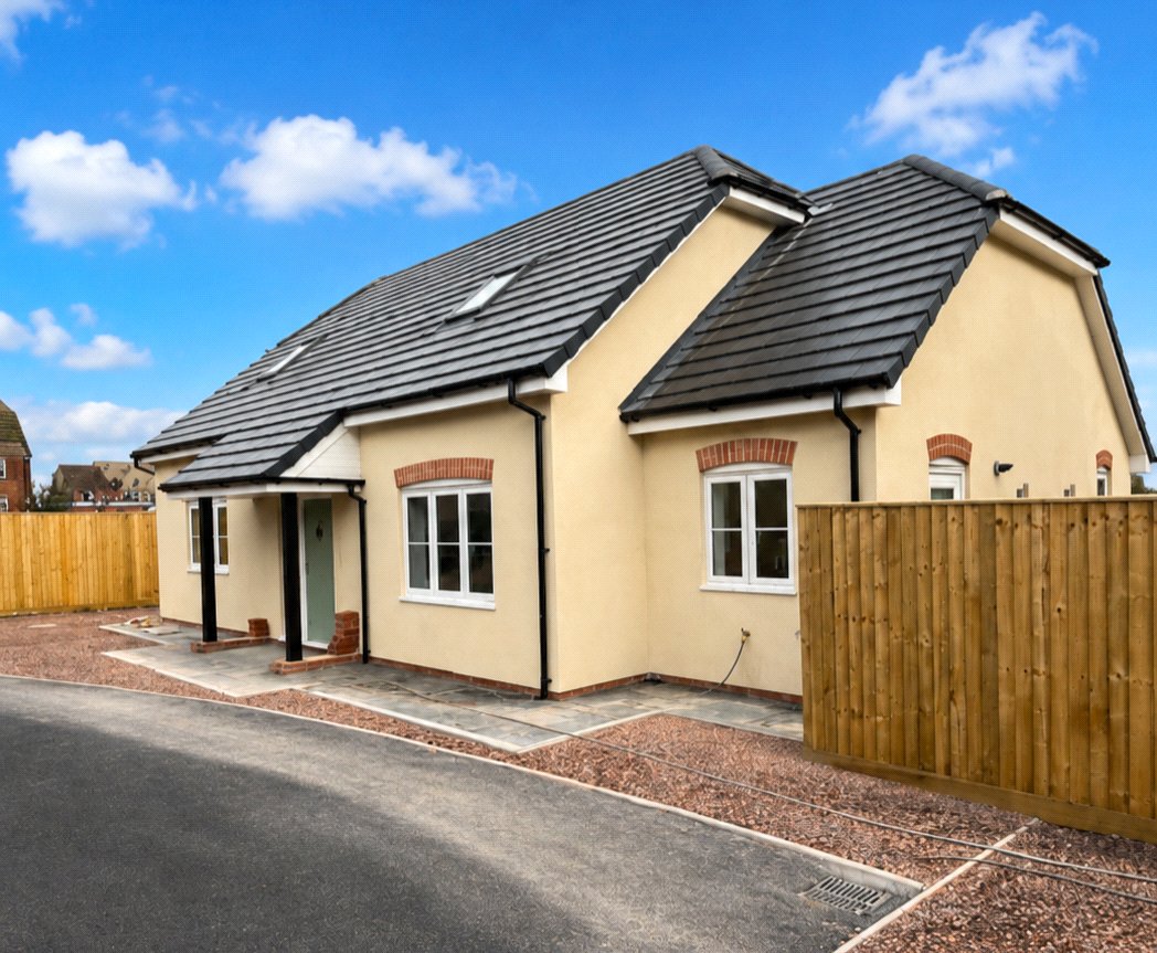 3 bedroom House, Elcot Lane, Marlborough, SN8 - Available
