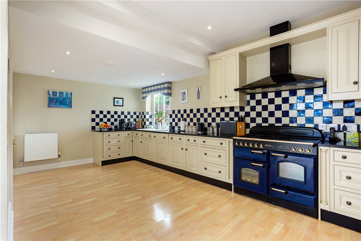 6 bedroom House, Bath Road, Marlborough, SN8 - Available, Image 6