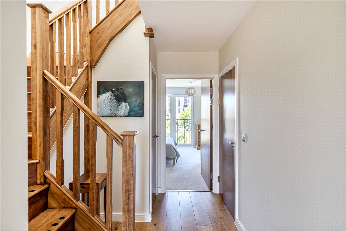 2 bedroom Flat, Western Terrace, Victoria Bridge Road, BA2 - Available, Image 2