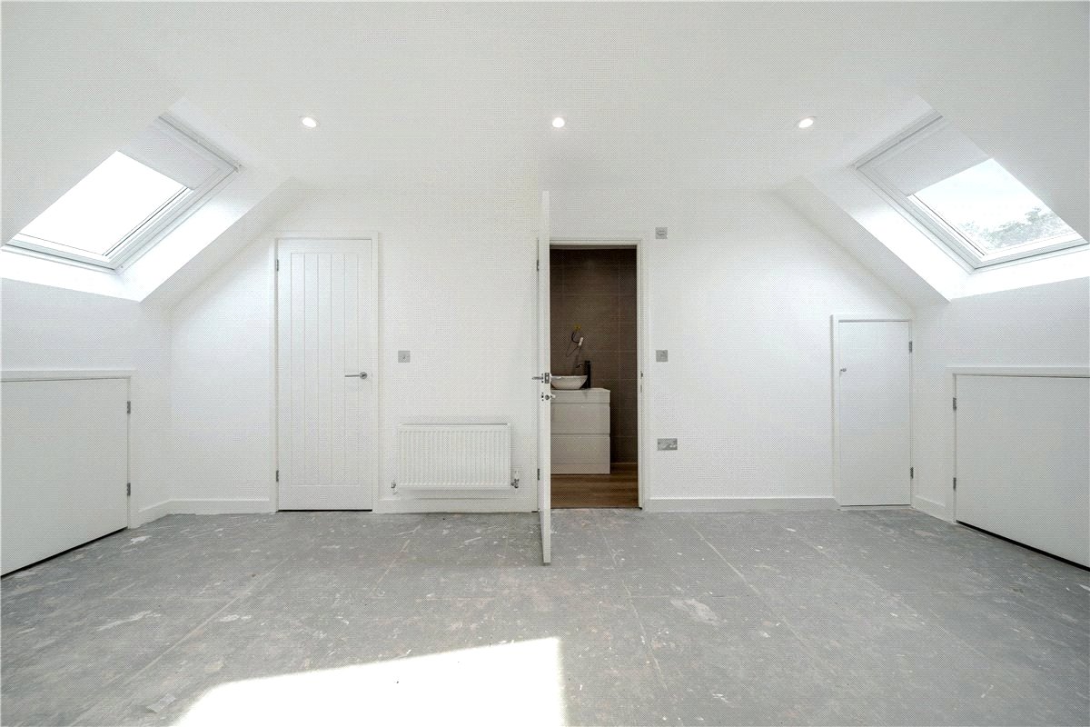 3 bedroom House, Elcot Lane, Marlborough, SN8 - Available, Image 4