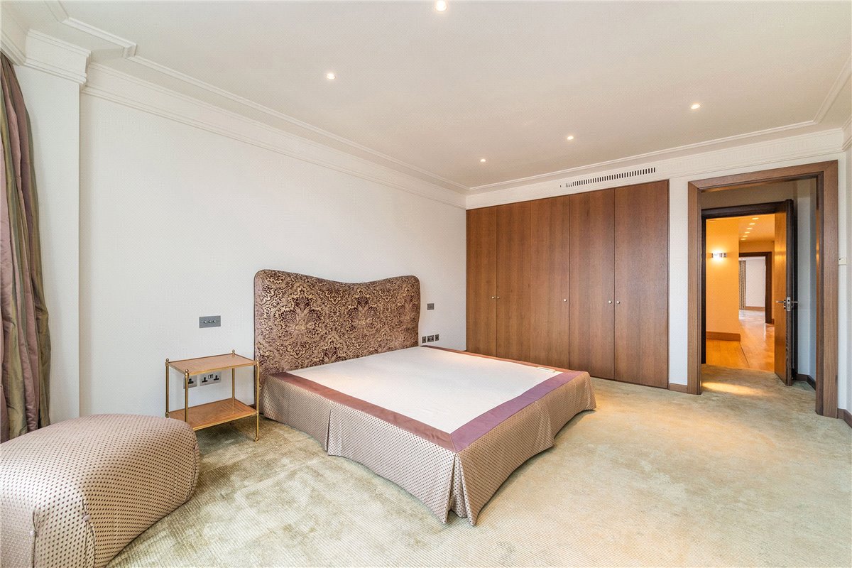 3 bedroom Flat, Grosvenor Square, Mayfair, W1K - Available, Image 3