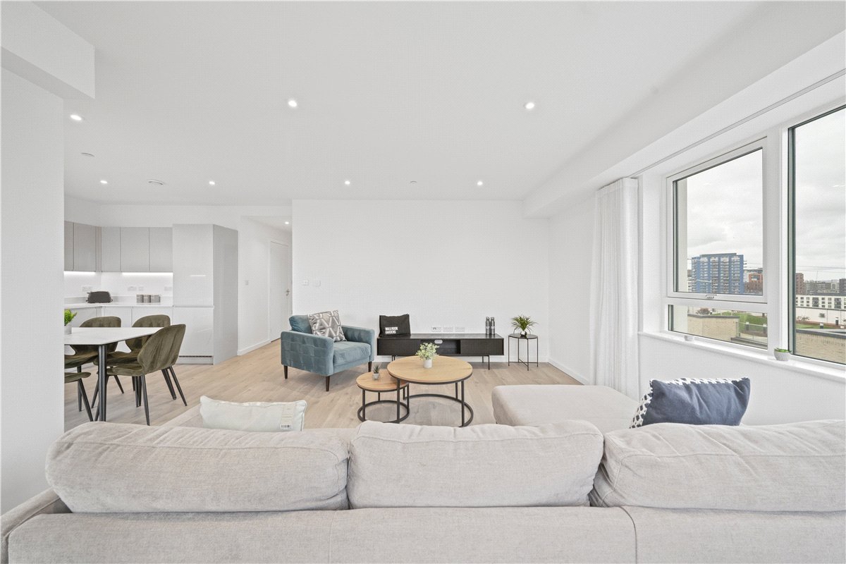 3 bedroom Flat, Heartwell Avenue, London, E16 - 