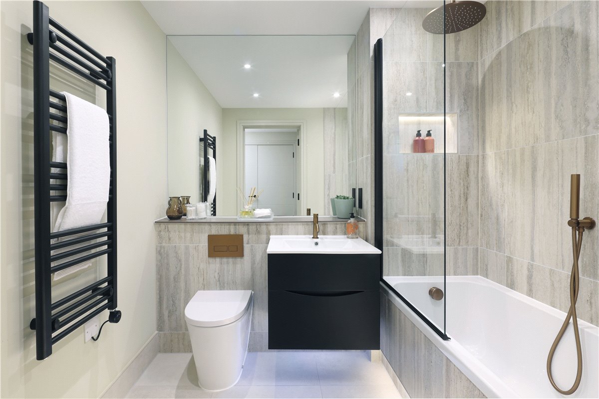 3 bedroom Flat, London Square Wandsworth Common, Springfield Drive, SW17 - Available, Image 6