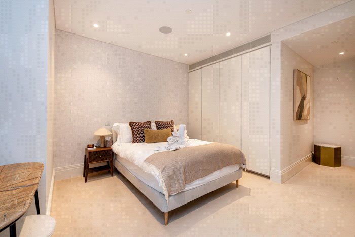 3 bedroom Flat, Cork Street, Mayfair, W1S - Available, Image 14