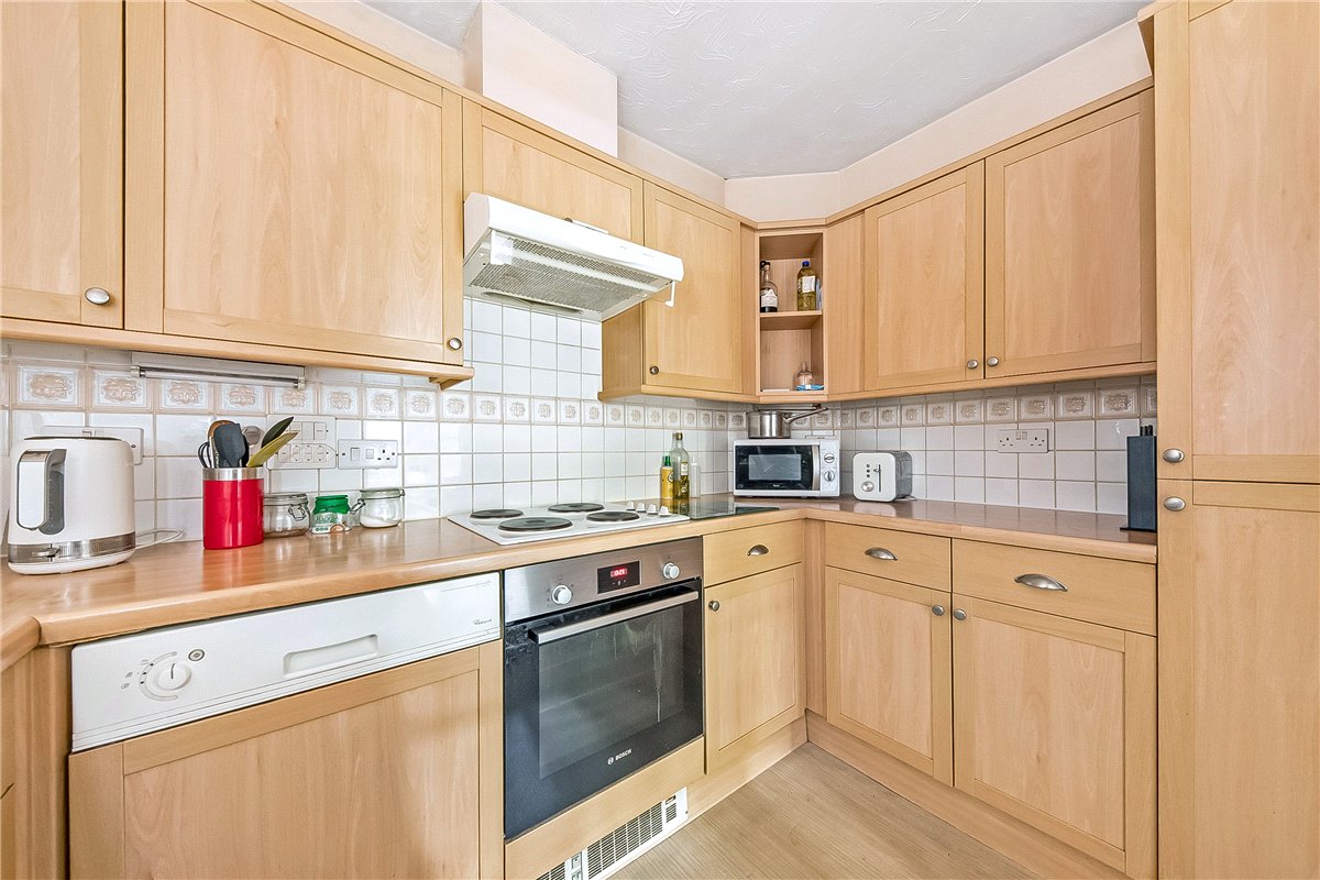 2 bedroom Flat, Sunbury-on-Thames, Surrey, TW16 - Available, Image 5