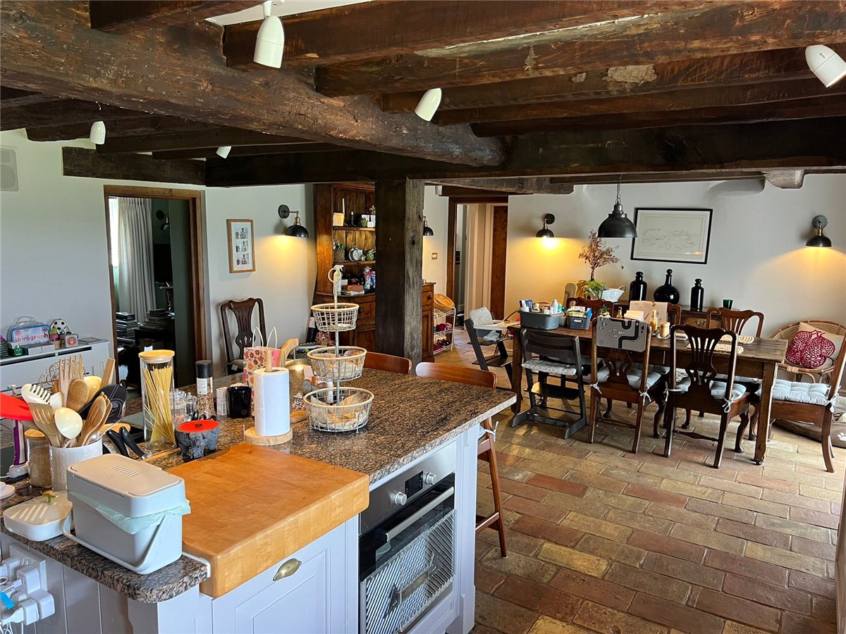 6 bedroom House, Lambourn Woodlands, Hungerford, RG17 - , Image 2