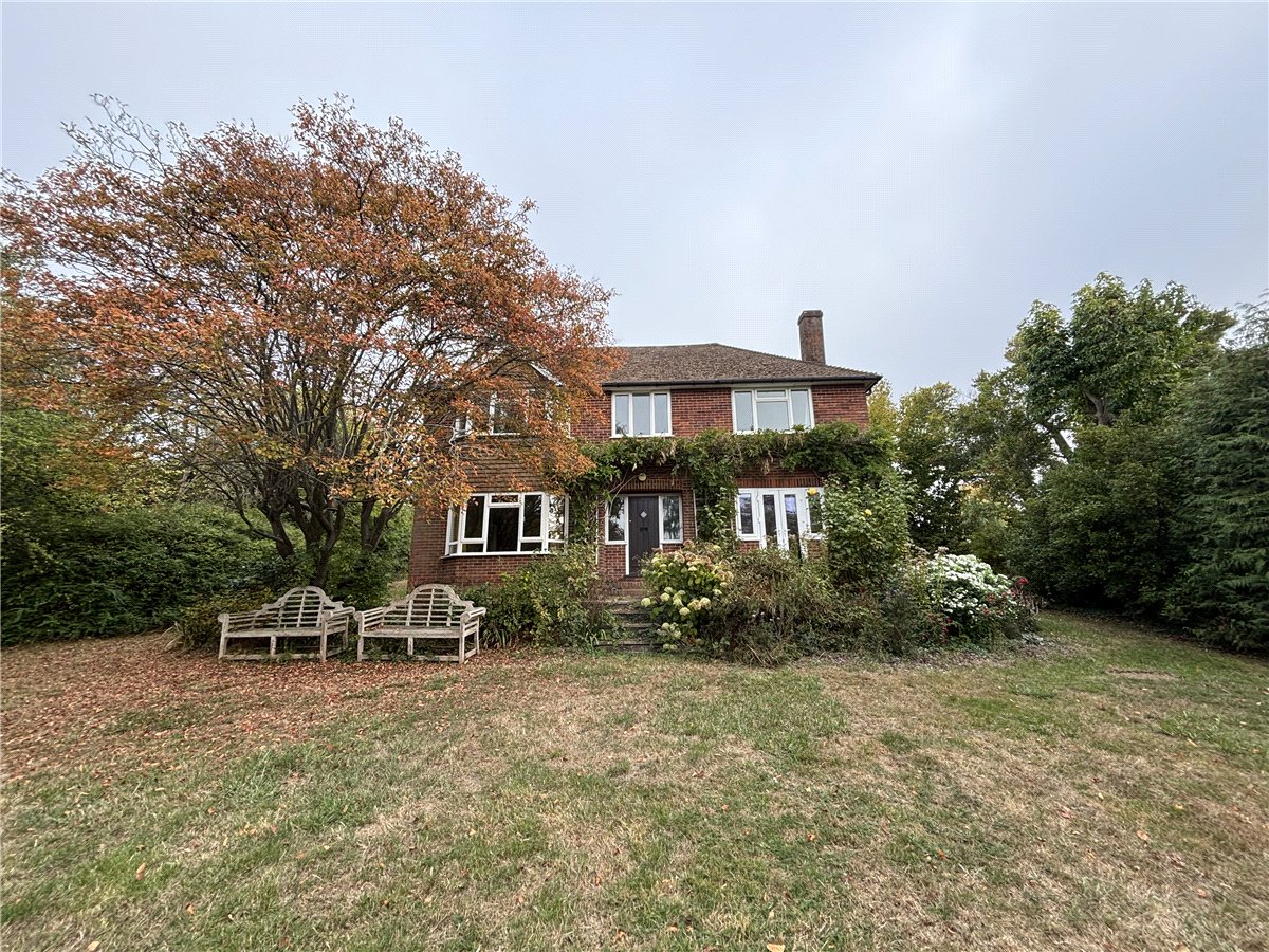4 bedroom House, Well Meadow, Shaw, RG14 - Available