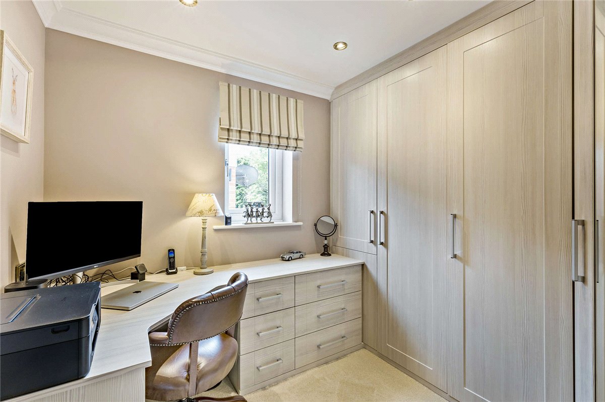 4 bedroom House, Walton Station Lane, Wakefield, WF2 - Available, Image 2