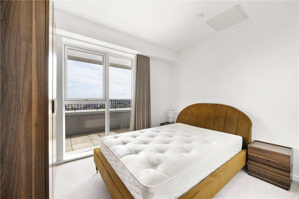 3 bedroom Flat, Heartwell Avenue, London, E16 - Available, Image 1