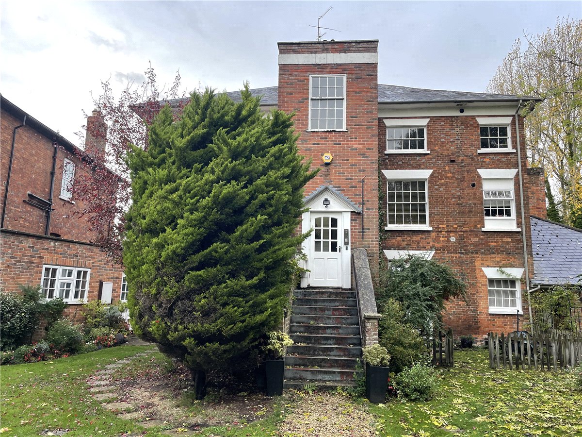 2 bedroom Flat, Charnham Court, Hungerford, RG17 - Sold STC