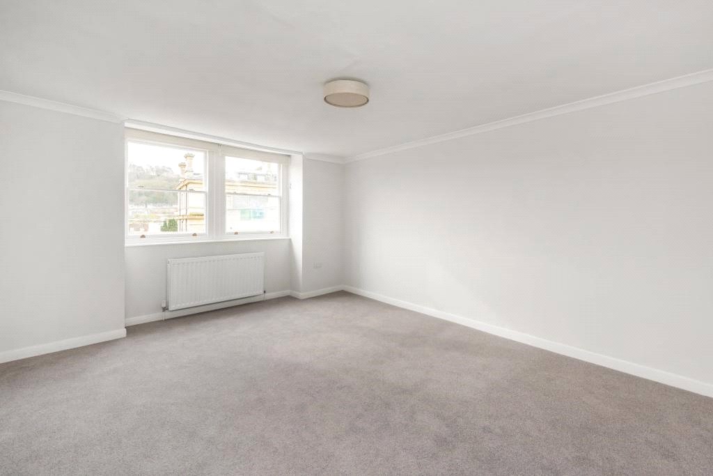 3 bedroom Flat, Bath Street, Bath, BA1 - , Image 3