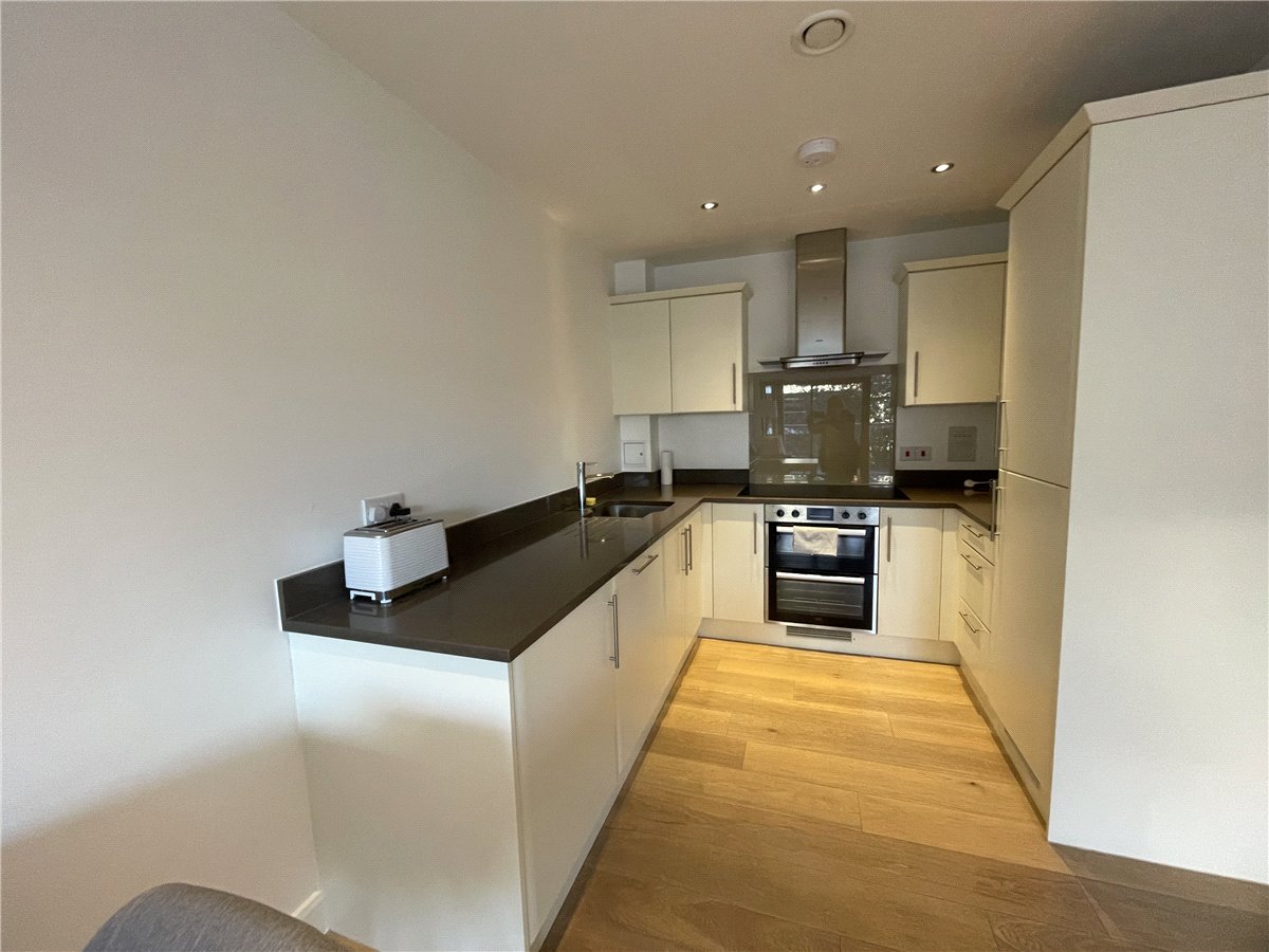 1 bedroom Flat, Racecourse Road, Newbury, RG14 - Let Agreed, Image 2