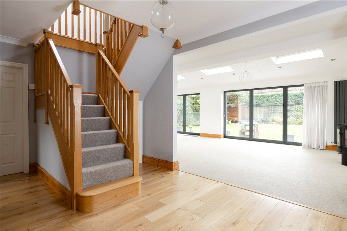 6 Bedroom Single Family Home/House's Image 10