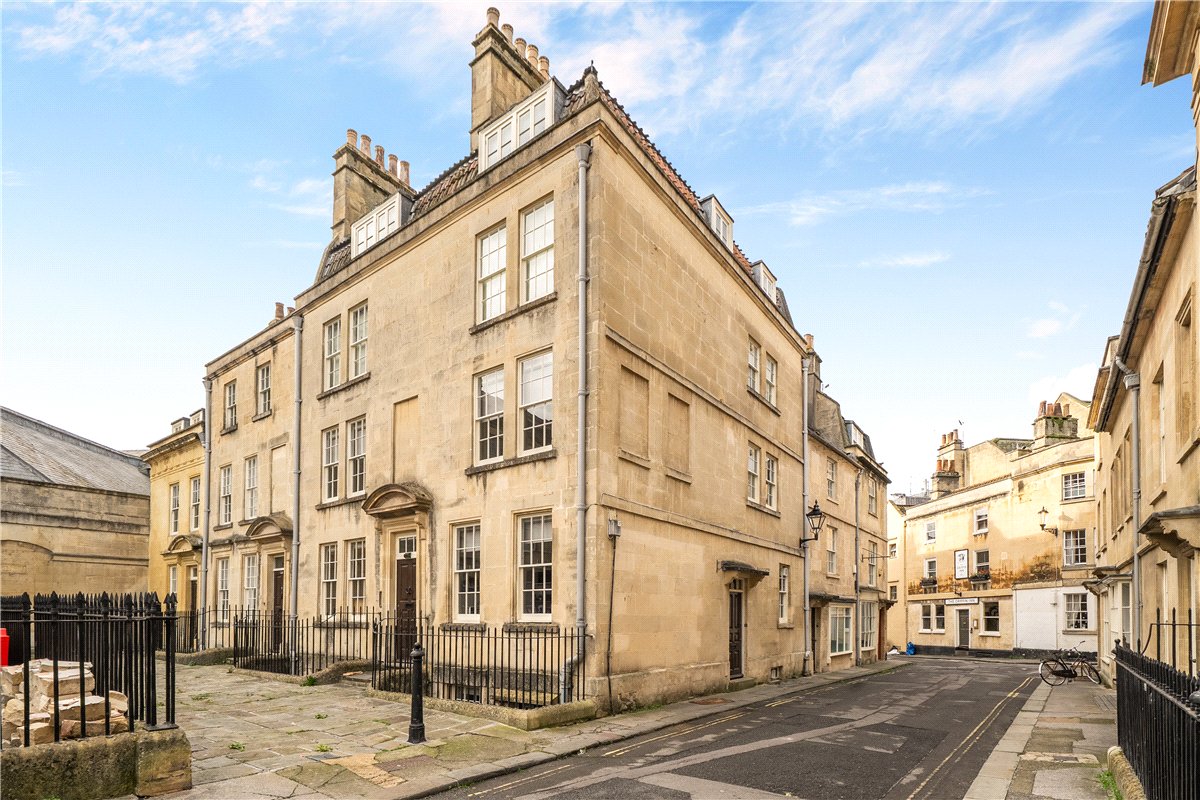1 bedroom Flat, Beauford Square, Bath, BA1 - Available