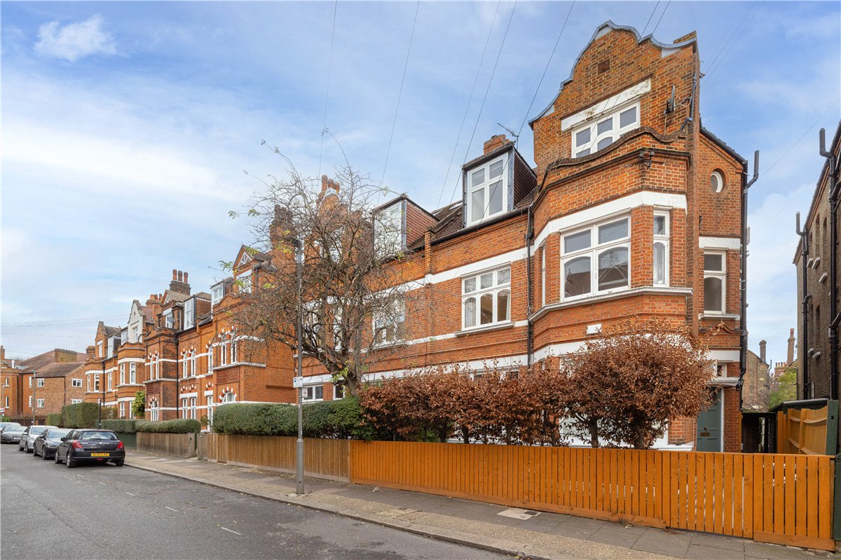 2 bedroom Flat, Wexford Road, Balham, SW12 - Available