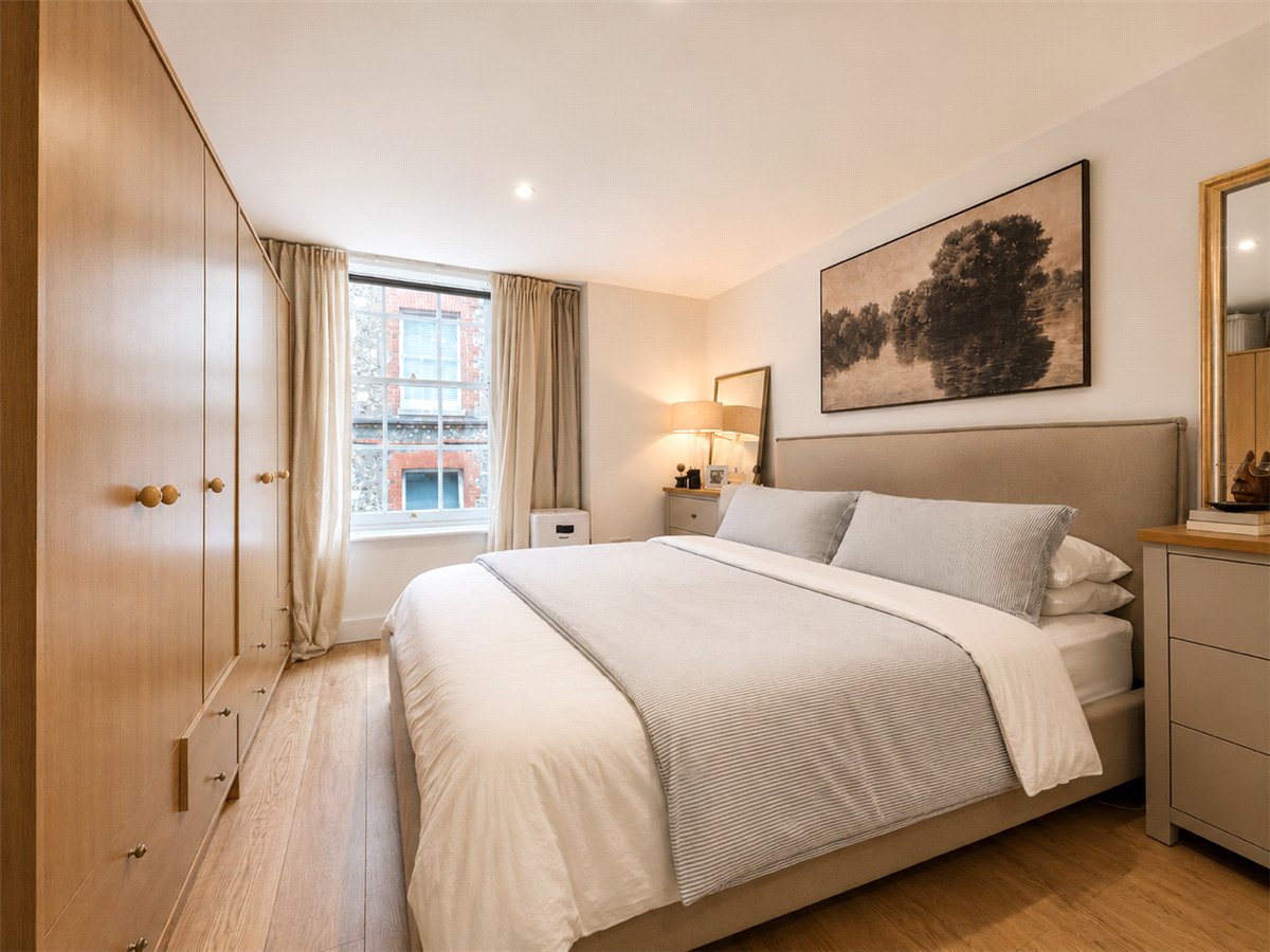2 bedroom Flat, Westgate Chambers, Staple Gardens, SO23 - Let Agreed, Image 1