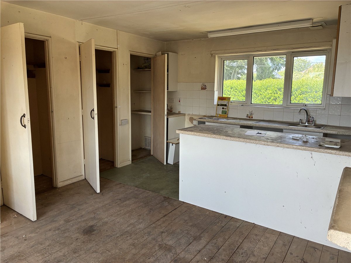 1 bedroom Flat, Five Stiles Road, Marlborough, SN8 - Available, Image 2
