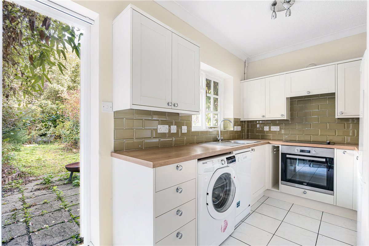 2 bedroom House, Avon Place, River Street, SN9 - Available, Image 2