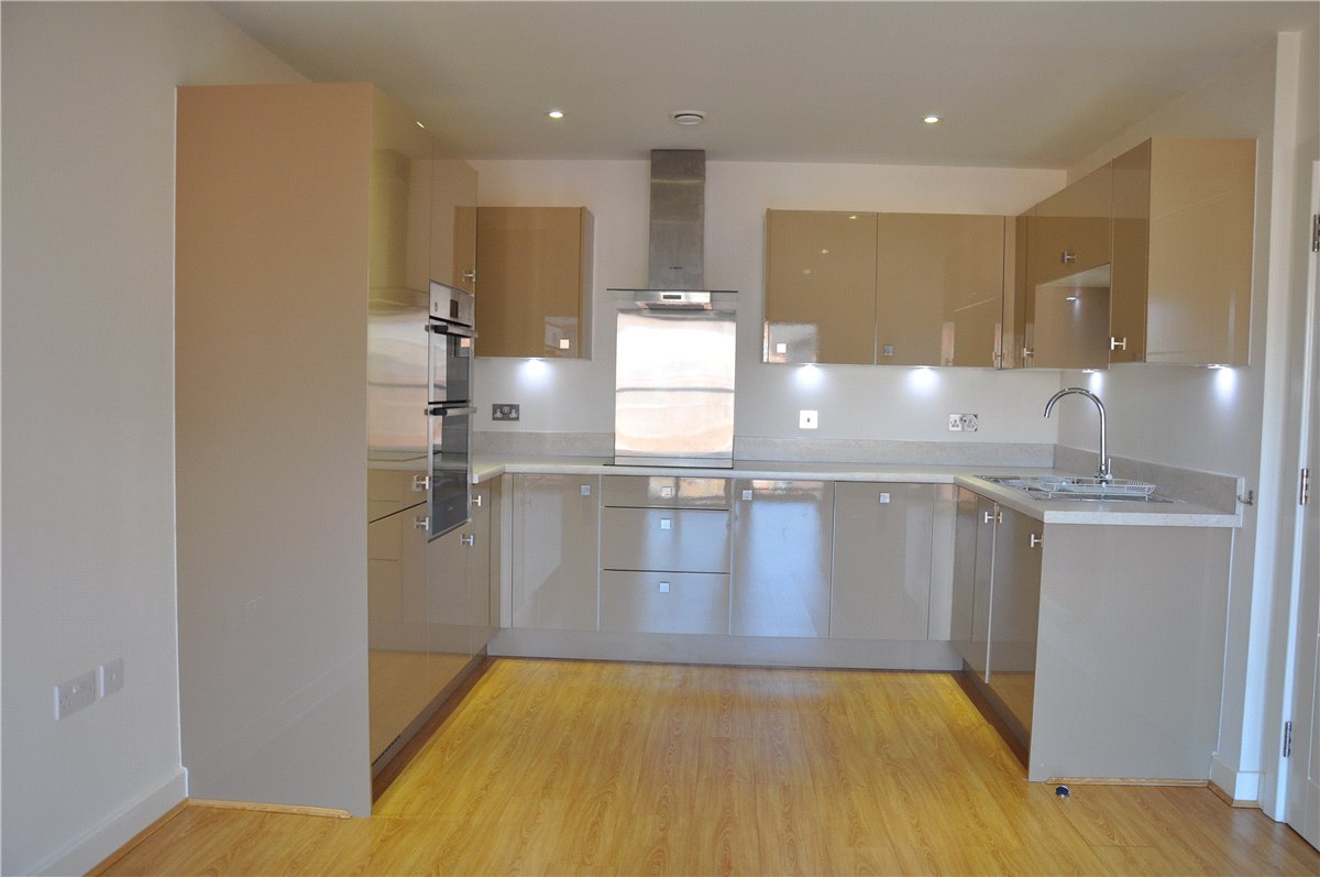2 bedroom Flat, West Street, Newbury, RG14 - Available, Image 1