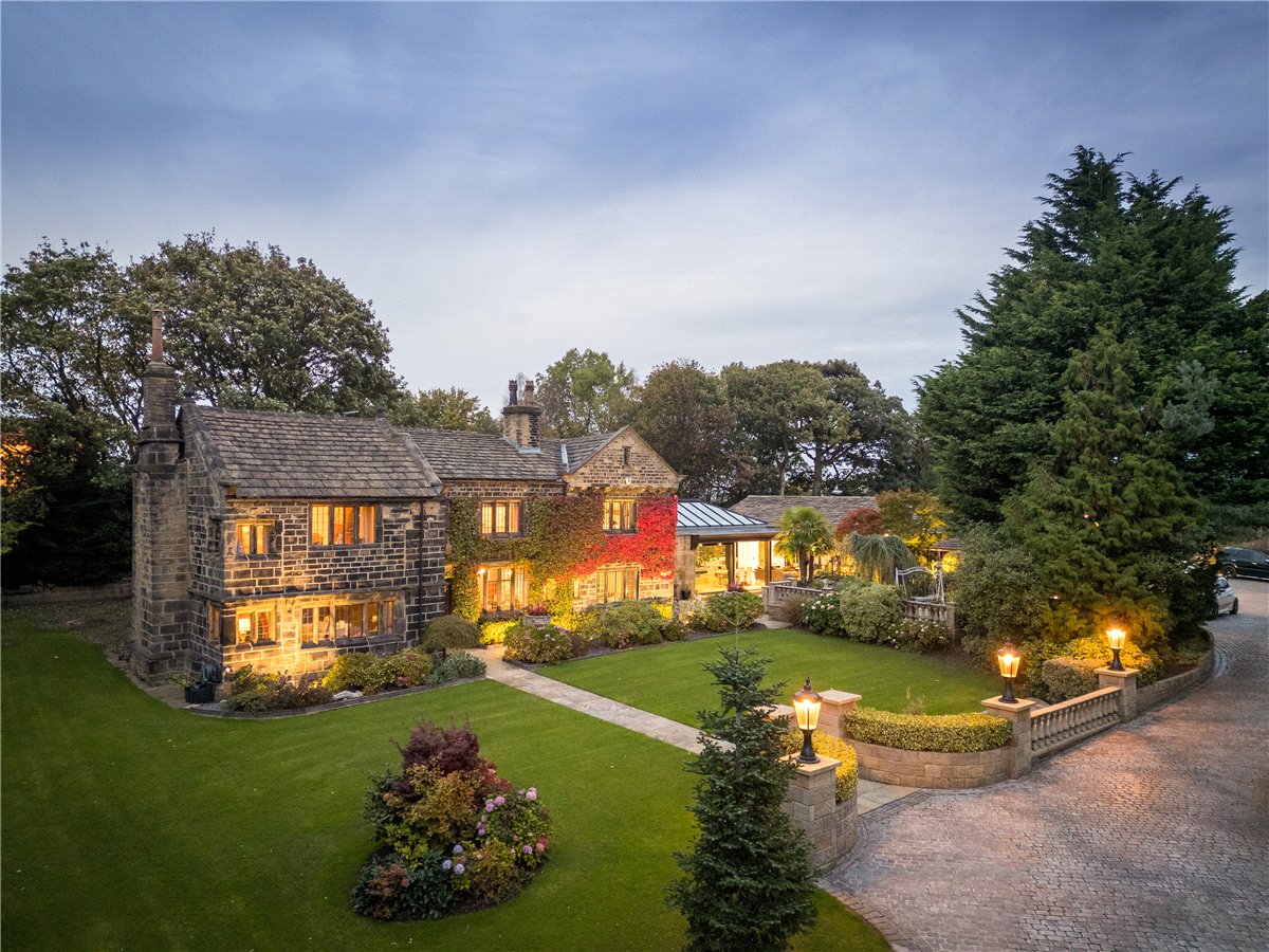 4 bedroom House, Manor House, Keeper Lane, BD4 - Available
