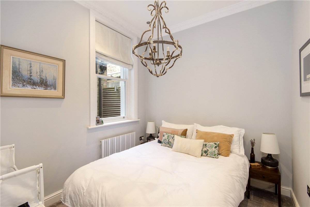 2 bedroom Flat, Webb's Road, Between The Commons, SW11 - Available, Image 8