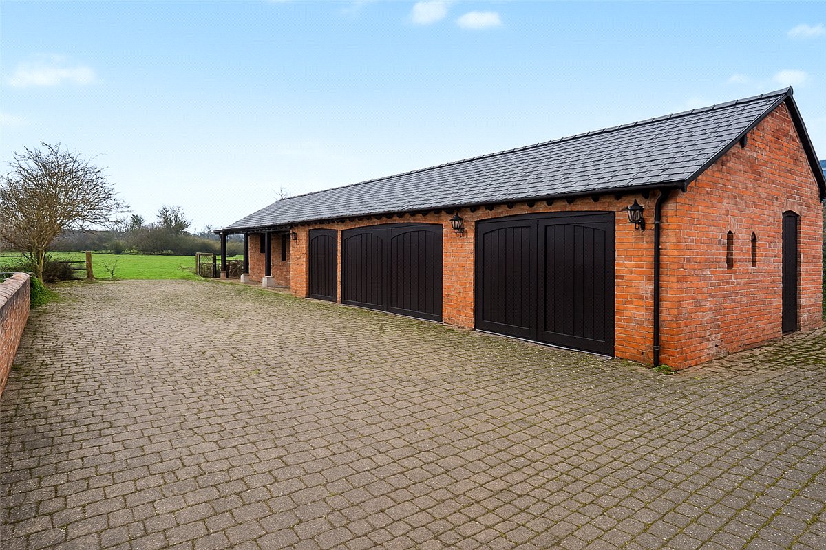 4 bedroom Cottage, Lower Hartwell, Aylesbury, HP17 - Available, Image 1