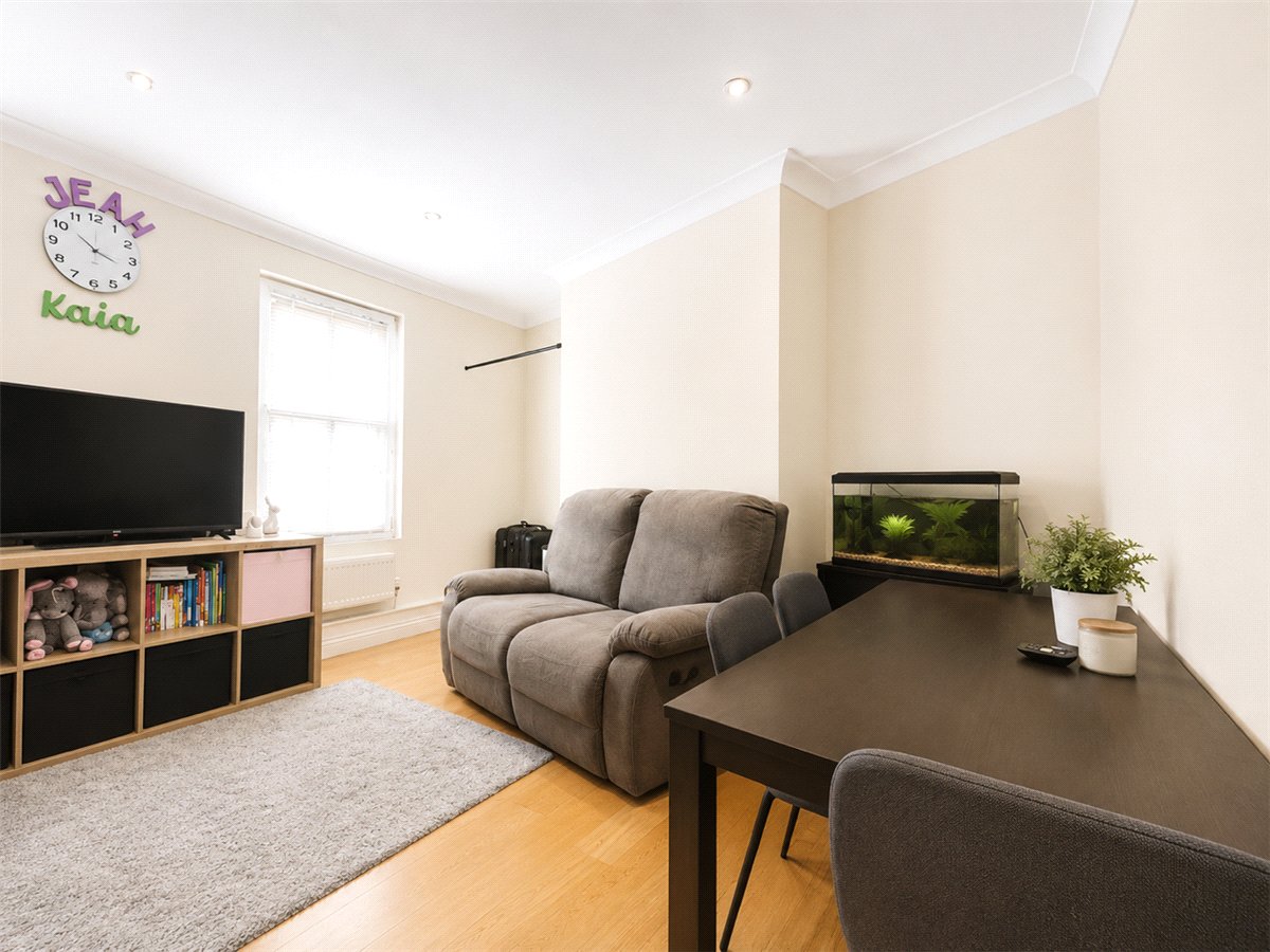 2 bedroom Maisonette, Andover Road, Winchester, SO23 - Let Agreed, Image 2