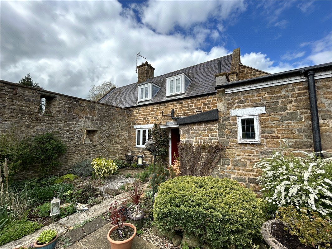 2 bedroom House, Main Street, Loddington, LE7 - Available