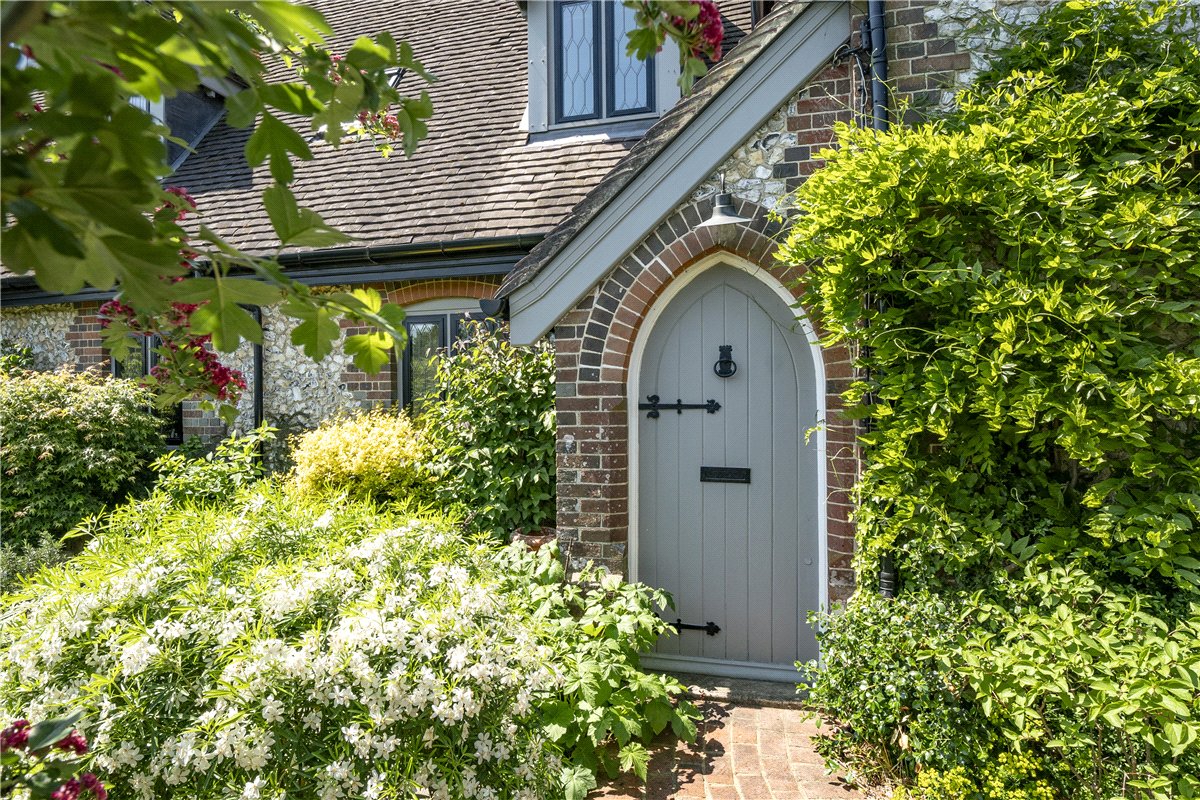 4 bedroom House, Woodlands, Bramdean, SO24 - Available