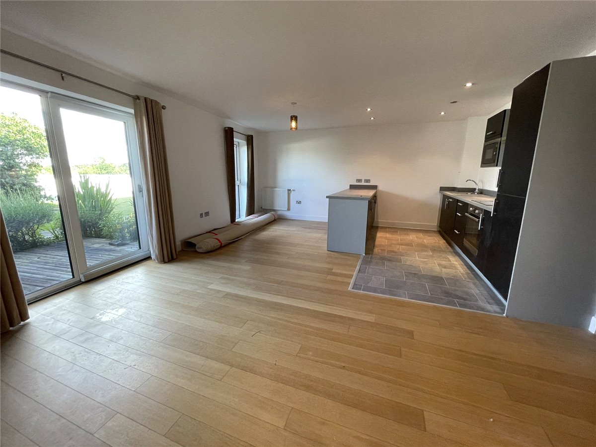 2 bedroom Flat, Park Way, Newbury, RG14 - Let Agreed, Image 1
