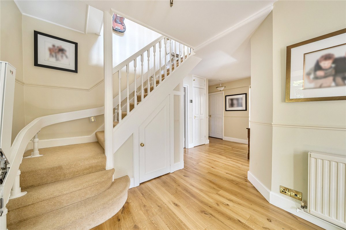 5 bedroom House, Leaze Road, Marlborough, SN8 - Available, Image 9