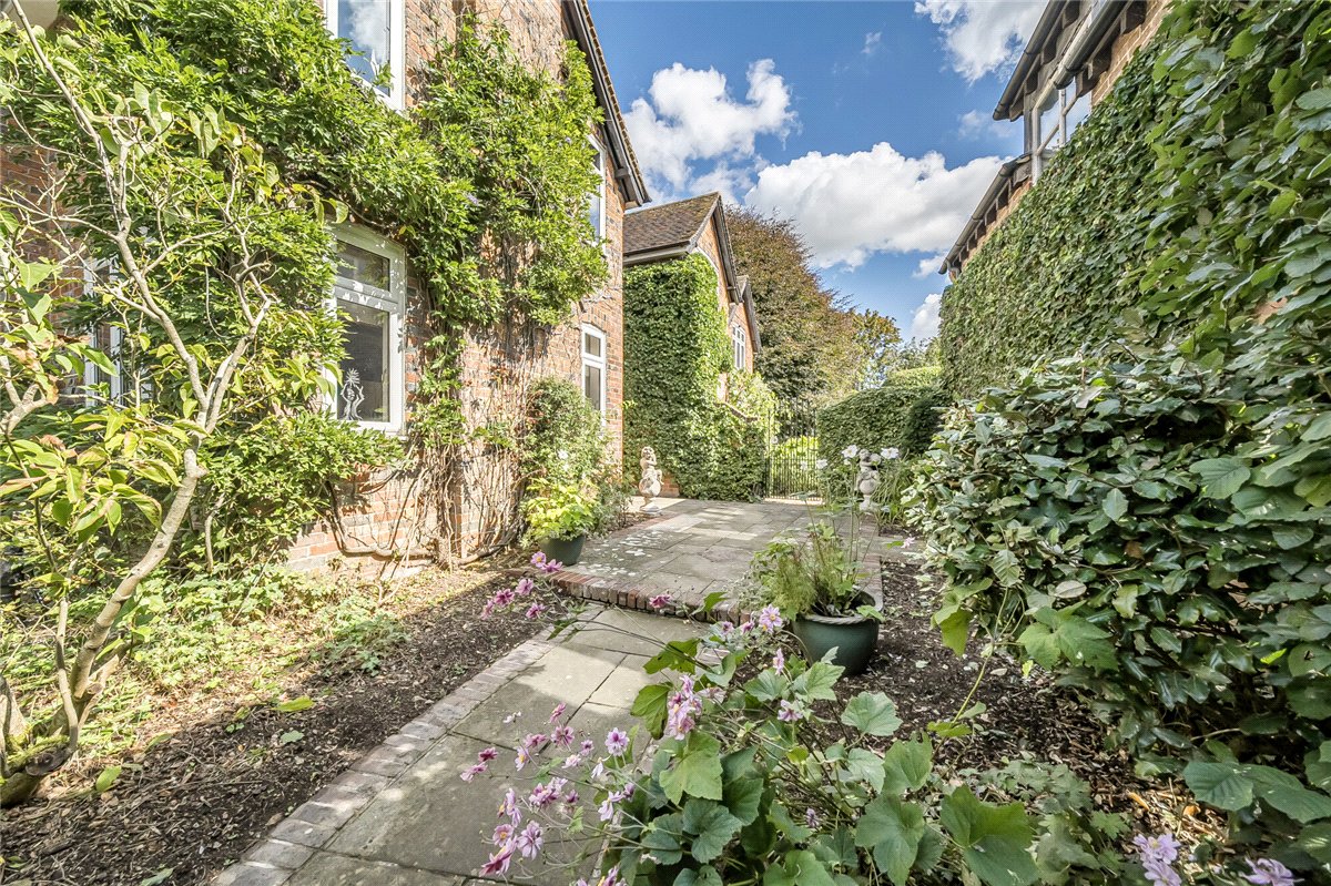 5 bedroom House, Leaze Road, Marlborough, SN8 - Available, Image 9