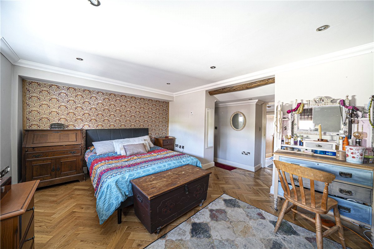 5 bedroom House, West Street, Hambledon, PO7 - Available, Image 9