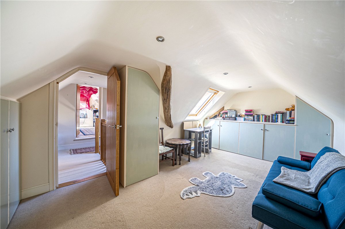 5 bedroom House, West Street, Hambledon, PO7 - Available, Image 9