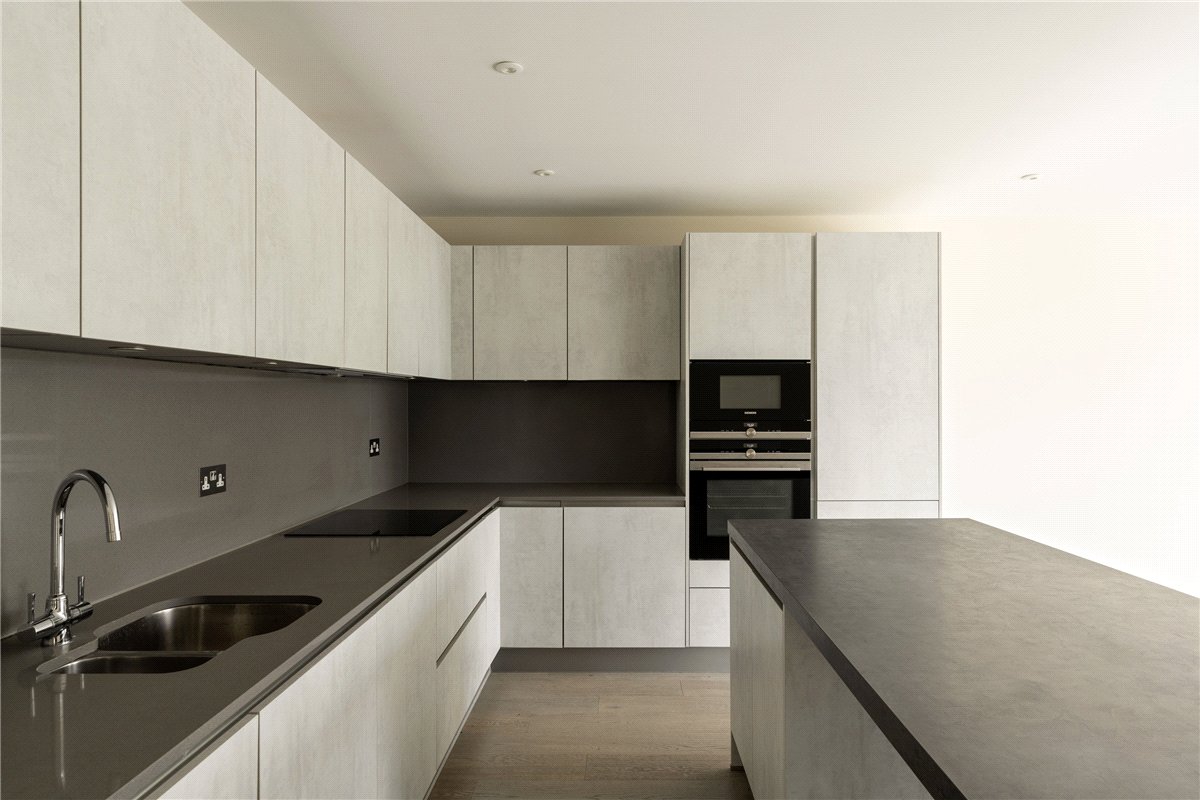 3 bedroom Flat, Broomhouse Lane, London, SW6 - Available, Image 5