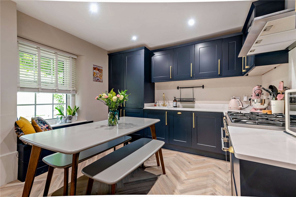 2 bedroom House, Pear Tree Lane, Newbury, RG14 - Available, Image 1