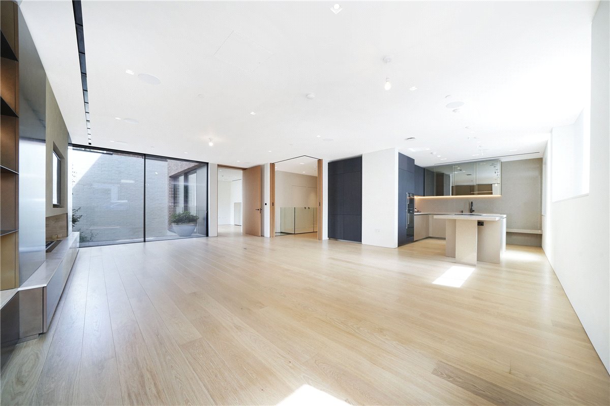 3 bedroom Maisonette, St Mary Abbots Place, Kensington, W8 - Available