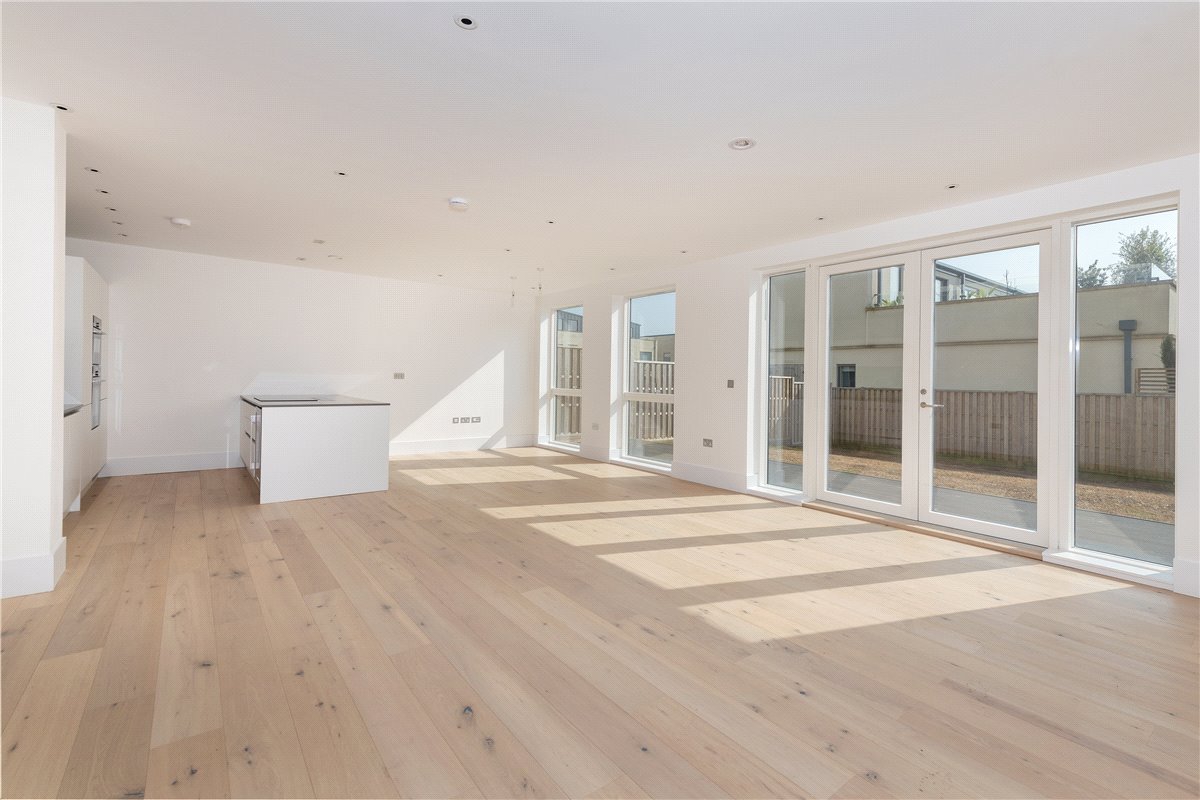 2 bedroom Flat, Granville Court, Granville Road, BA1 - 